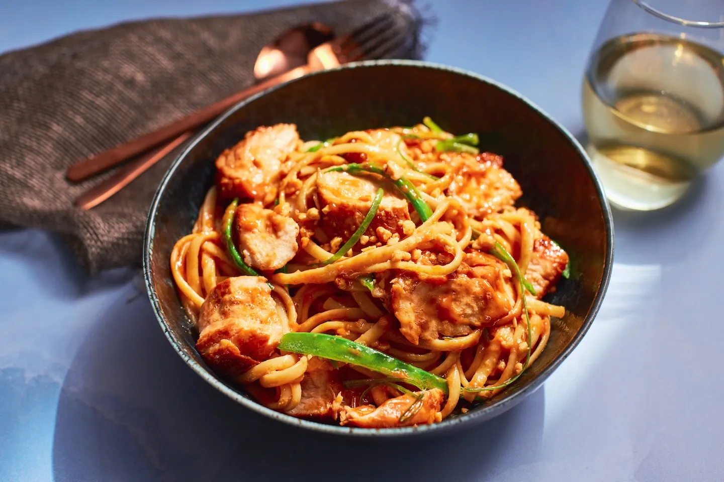 Pollo con Linguini en Salsa de Cacahuate