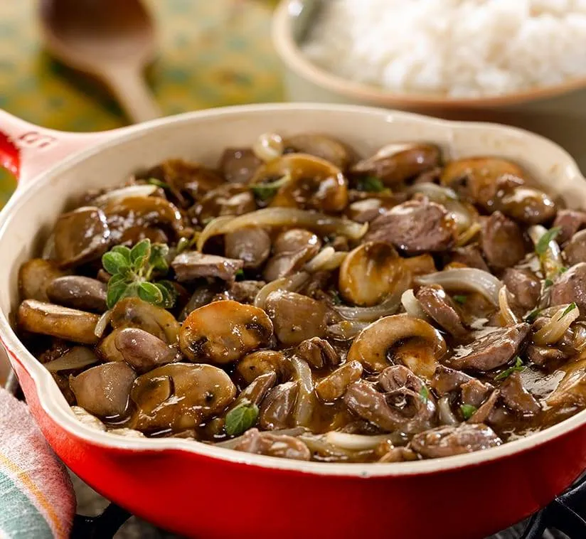 Corazones de Pollo con Cebollas y Champiñones