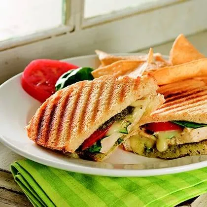 Grilled Chicken Sandwiches with Pesto, Brie & Arugula - Sanderson Farms