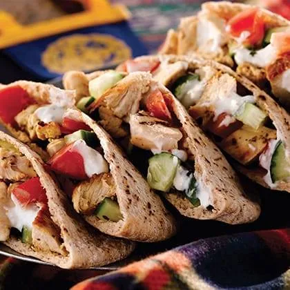 Pitas de Pollo a la Parrilla con Hummus
