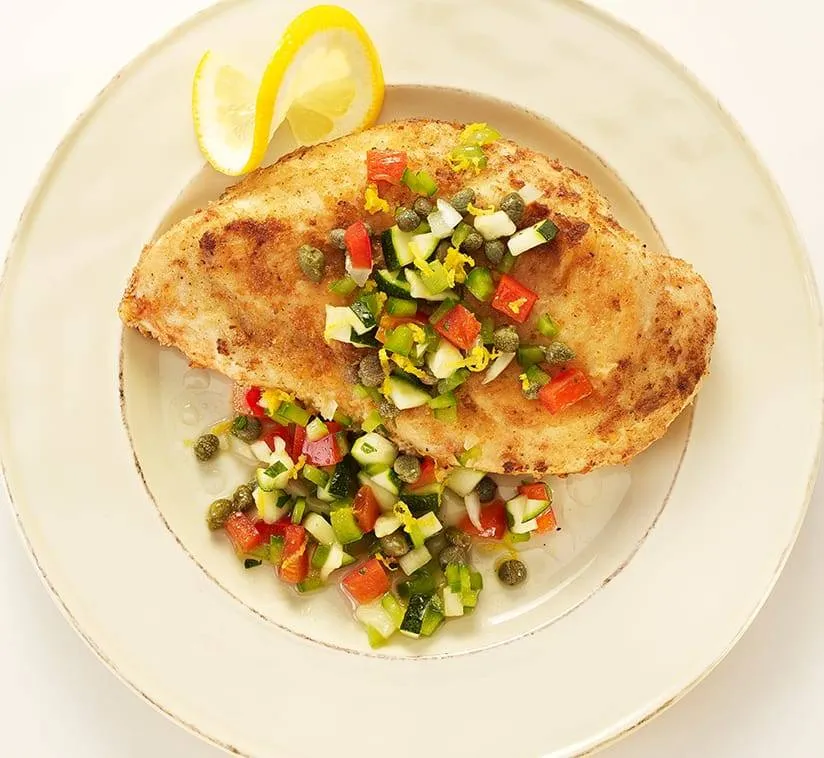 Pechuga de Pollo Empanizada con Ensalada de Verduras