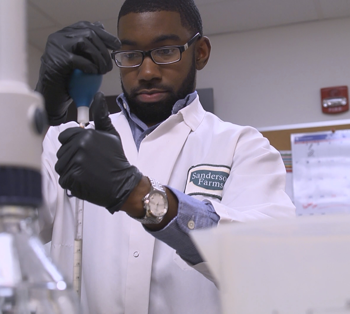 Sanderson Farms corporate trainee in the laboratory