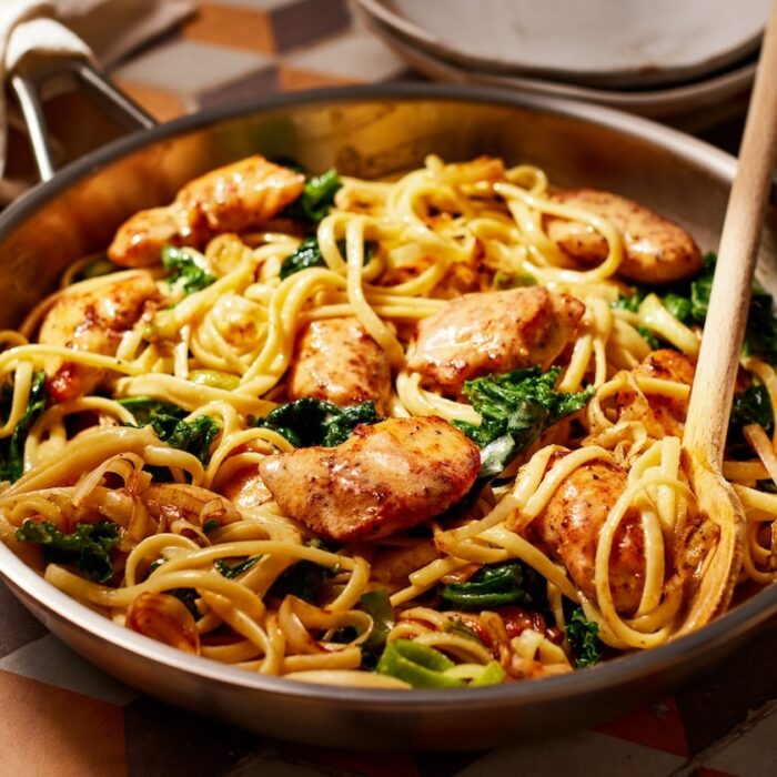 Pollo con Linguini y Col Rizada