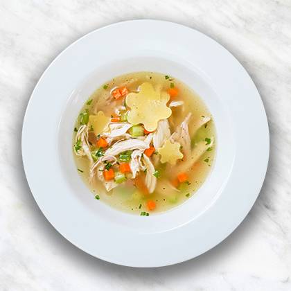 Sopa de Pollo con Fideos de formas divertidas