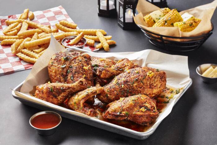 Pollo Frito Entero con Mantequilla de Chili Cajún