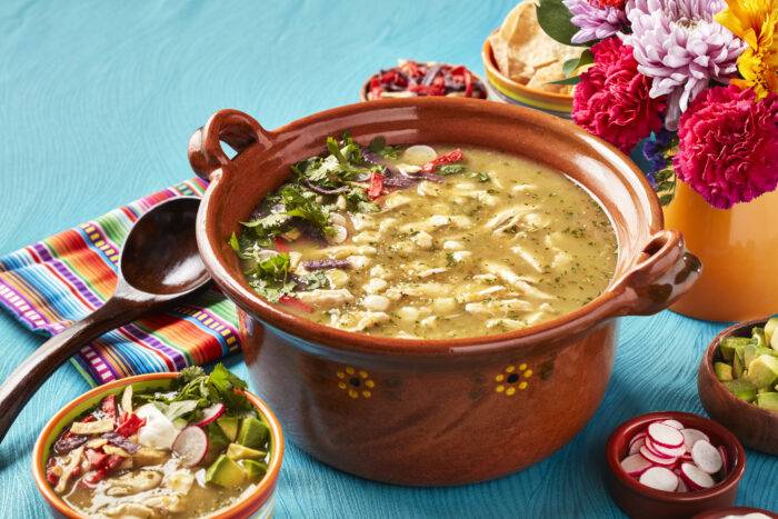 Pollo Asado Entero con Pozole Verde