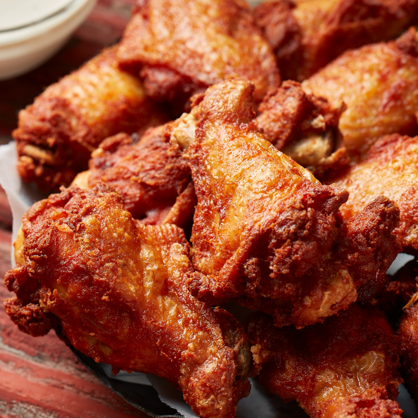 Alitas de pollo con doble cocción para una textura crujiente insuperable: